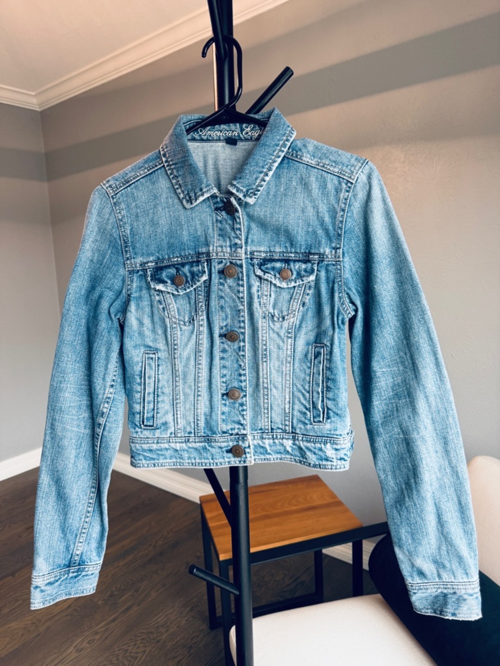 AMERICAN EAGLE DISTRESSED WASH JEAN JACKET WOMENS SIZE M